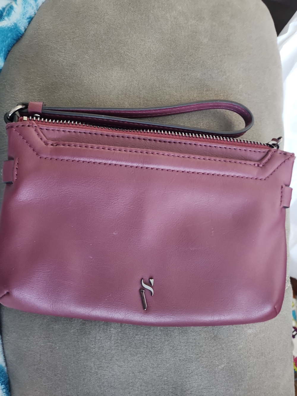 Simply Vera Vera Wang Burgundy Wristlet Wallet Clutch Zip Pouch - Picture 4 of 4